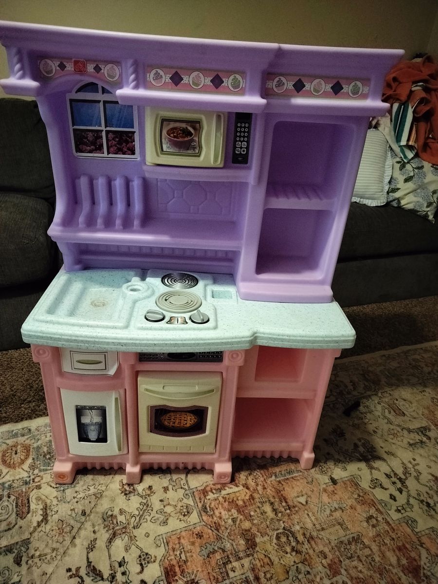 Plastic little kitchen for kids