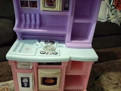 Plastic little kitchen for kids