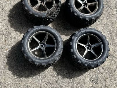 Traxxas Erevo 1/16 Wheels Tires One Is Blown