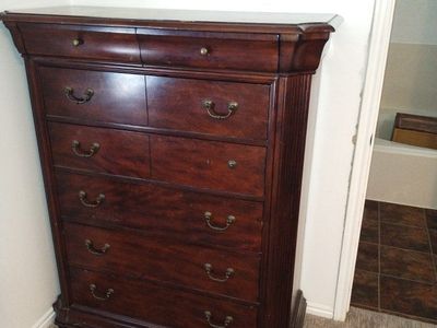 Broyhill Traditional Dresser: 7-Drawer Chest, Fluted Columns, Brass Handles, Cherry Finish