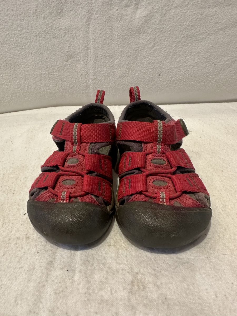 Keen toddler, size 5 salmon, color, hiking sandals