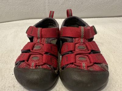Keen toddler, size 5 salmon, color, hiking sandals
