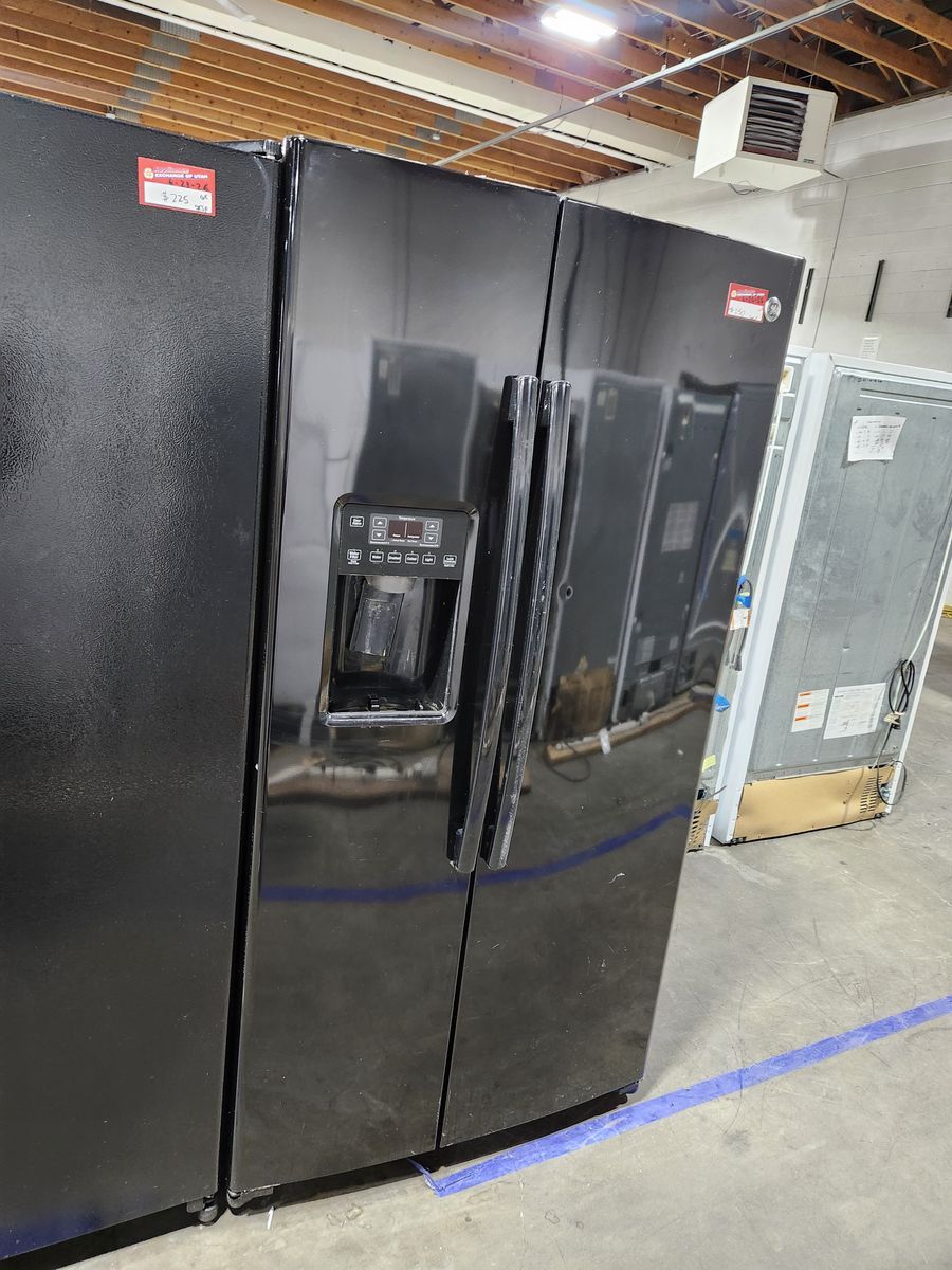 Black GE Side-by-Side Refrigerator - W-Warranty