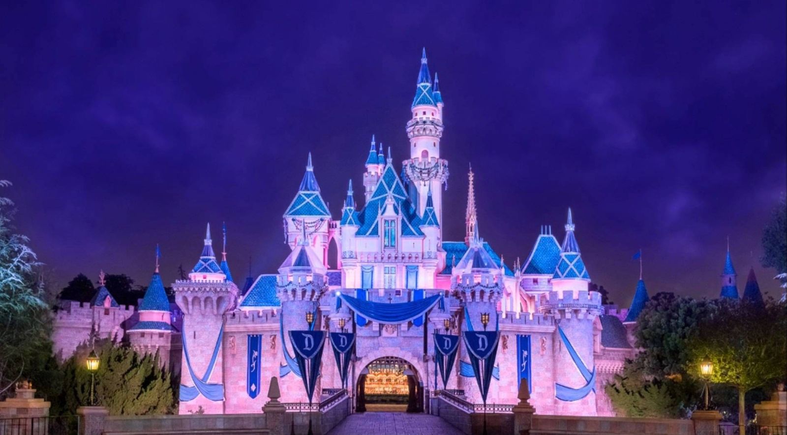 Disneyland Trip • 2BR Condo • Sleeps 6 • July 23–27 • Full Kitchen