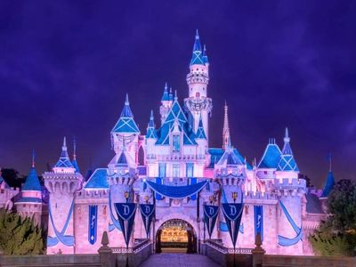Disneyland Trip • 2BR Condo • Sleeps 6 • July 23–27 • Full Kitchen