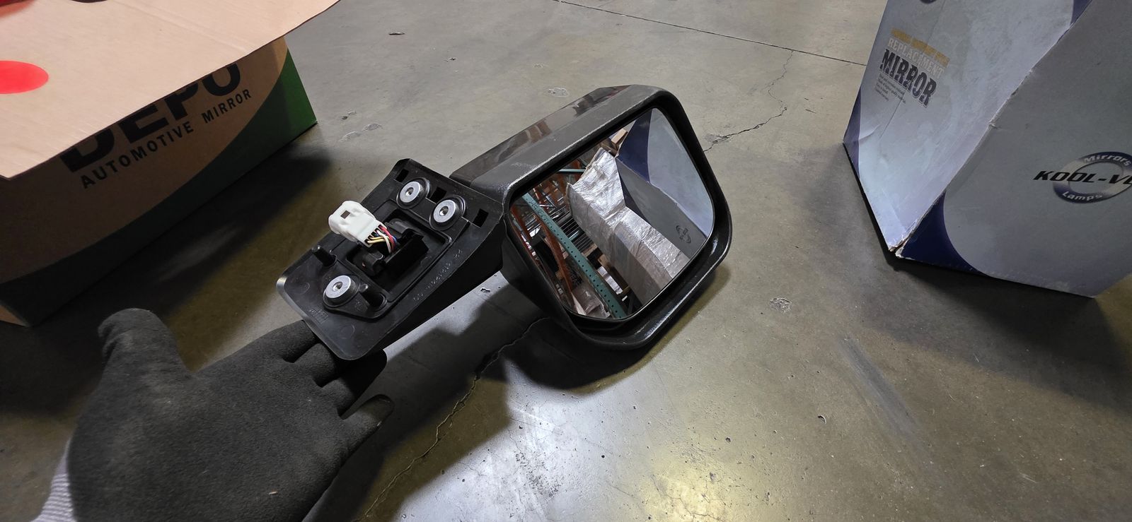 NEW Passenger Sidemirror w/Lamp- Toyota FJ Cruiser 07-12