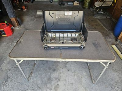 COLEMAN STOVE AND FOLDABLE TABLE