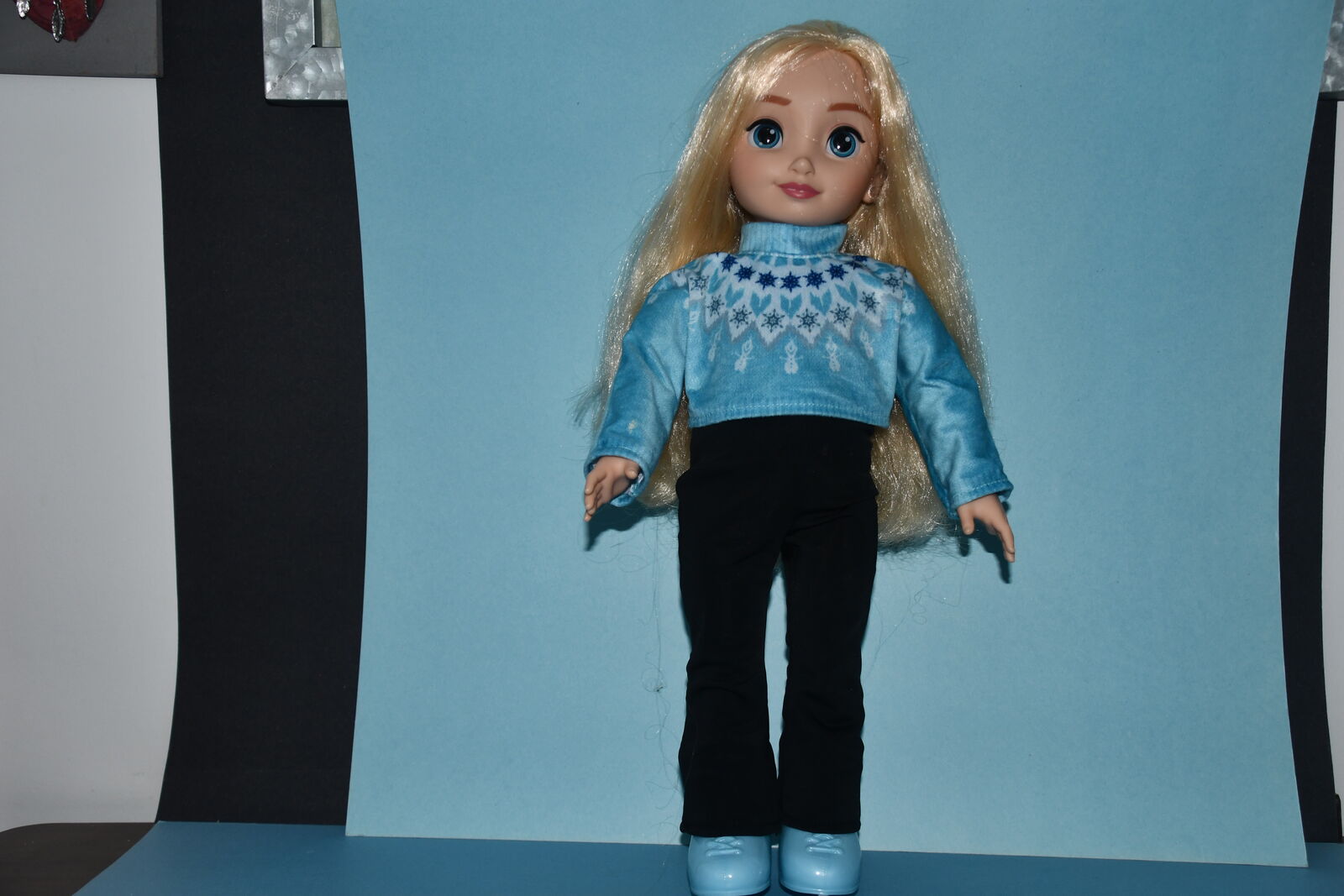 DISNEY "ELSA" DOLL ~ FROZEN ~ 18" ~ CLOTHES & ICE SKATES ~ CUTE & CLEAN!
