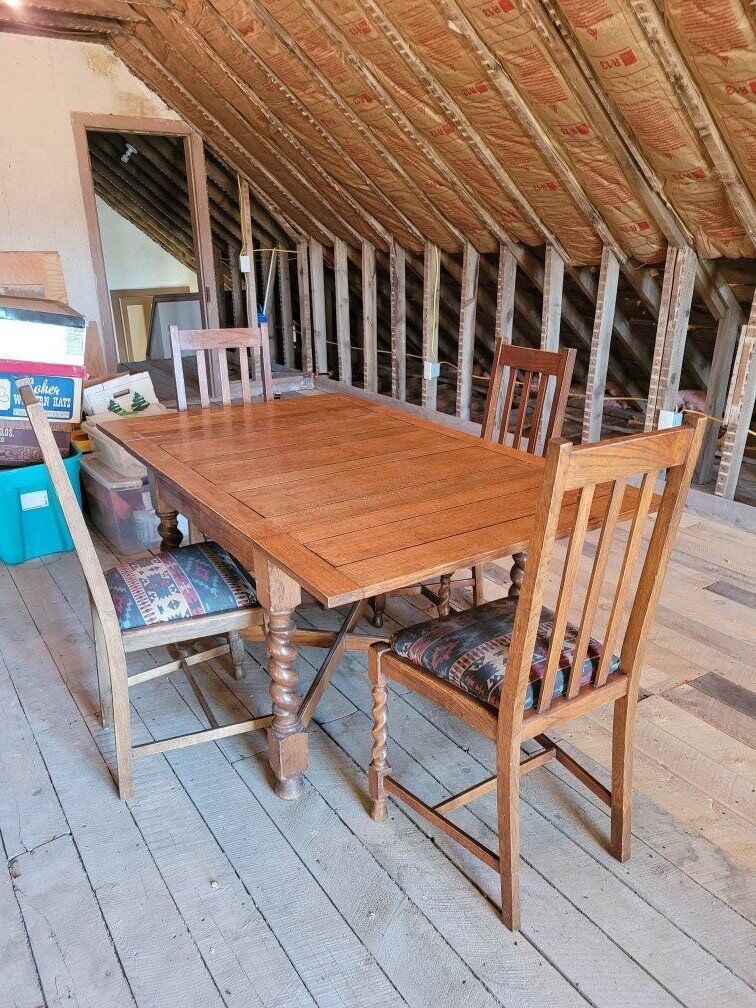 Antique Oak Draw-leaf table and 4 chairs.