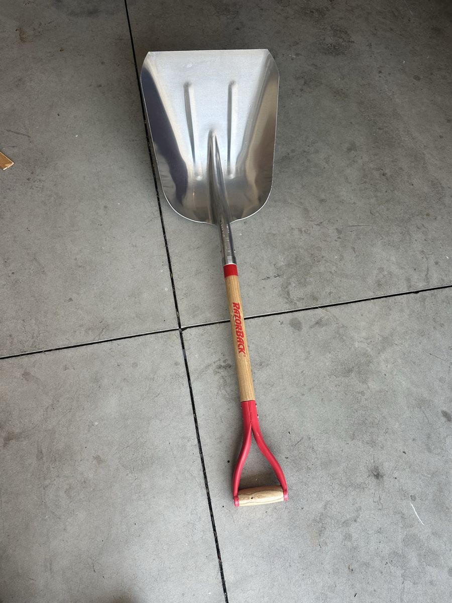 Razorback Aluminum Scoop Shovel with D-Grip Wood Handle