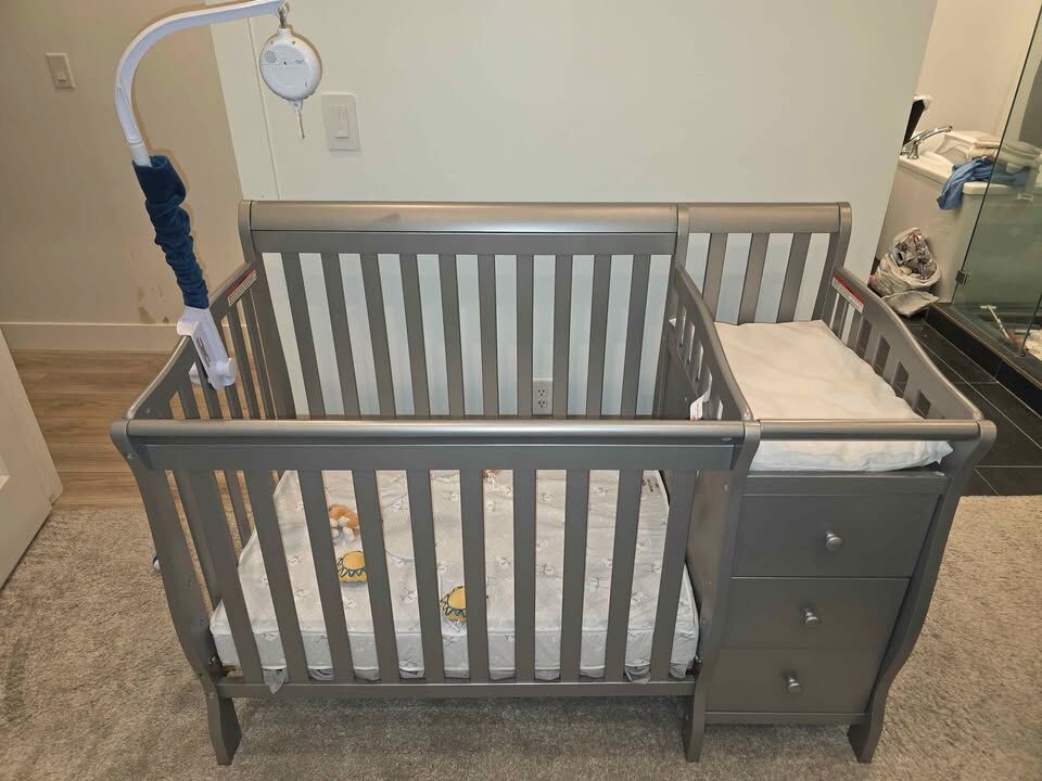 Space-Saving Crib w/ 3-Drawer Changer + Mattress – Storm/Steel Grey