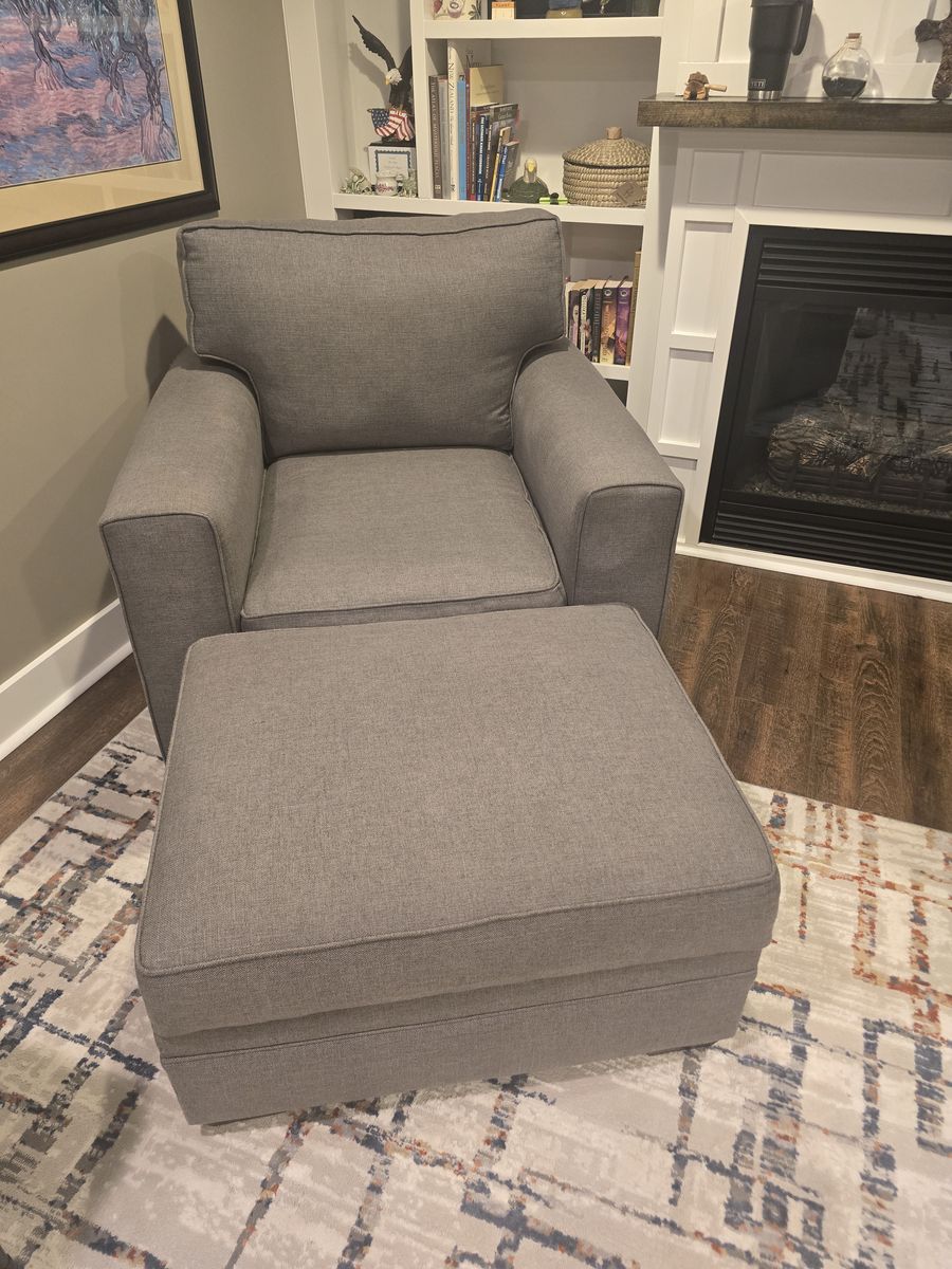 Chair w/Storage Ottoman