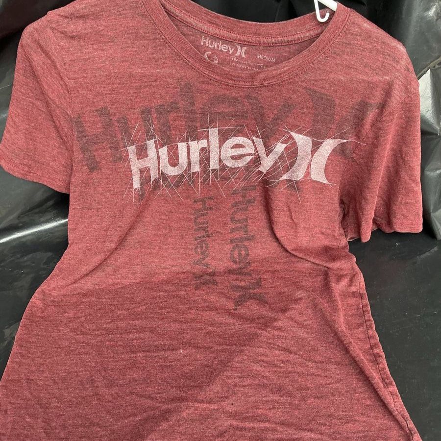 Men’s sweat pants (5) and tees (3). Size M and S