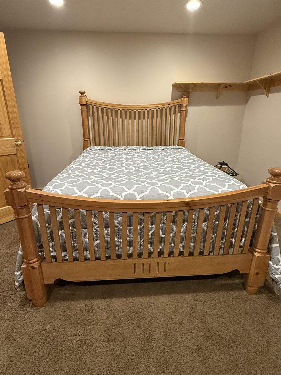 Pine Queen Bedframe