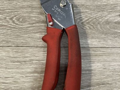 Vintage Corona Garden Pruning Shears Trimmer- Needs to be repaired inside as spring thing is loose. See Pix!!