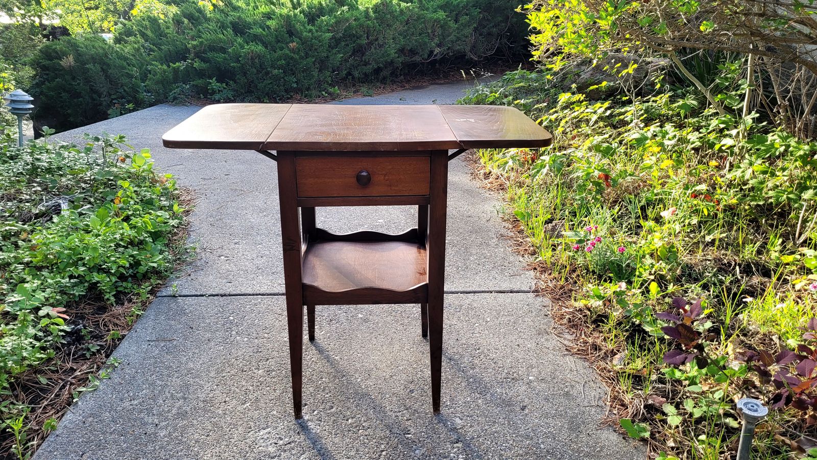 Vintage Drop-Leaf Side Table / Sewing Table / Accent Table