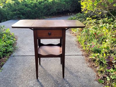 Vintage Drop-Leaf Side Table / Sewing Table / Accent Table