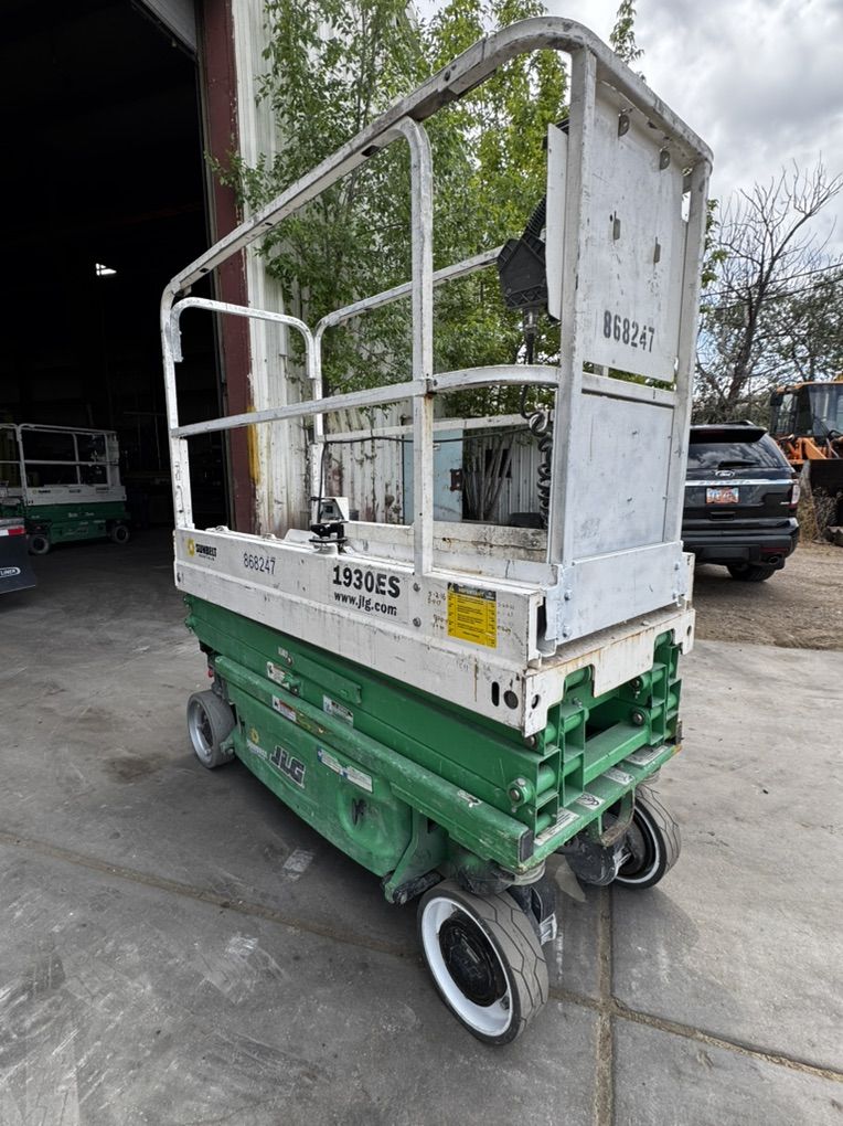 JLG 1930 Narrow Scissor Lift