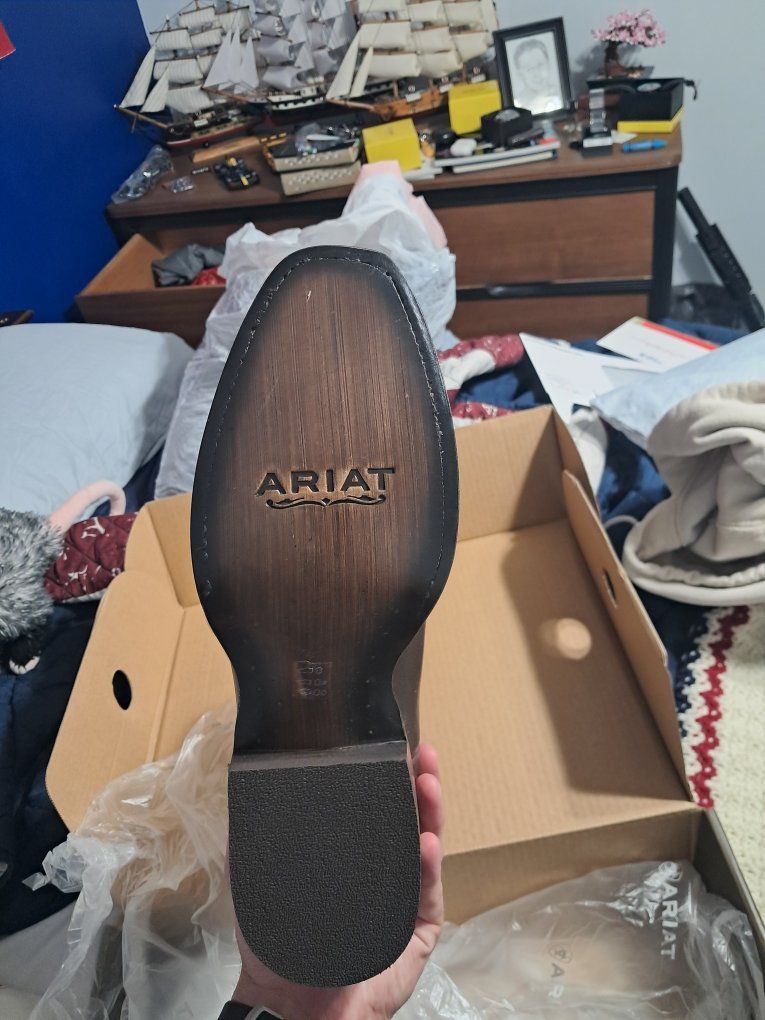 Brand new Ariat Men's Willie Western Boot - Sz 9.5 D