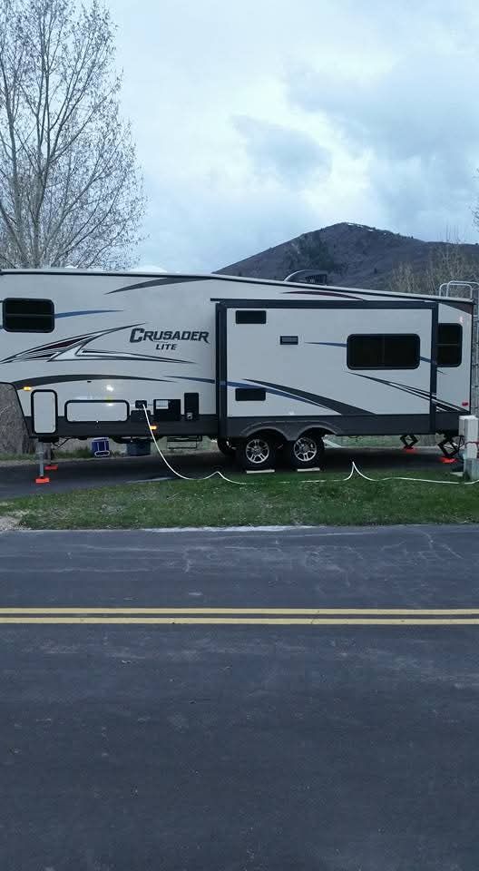 2016 Crusader CSF28RL Fifth Wheel