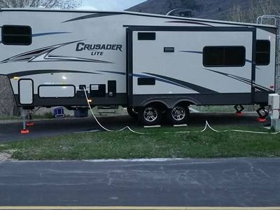 2016 Crusader CSF28RL Fifth Wheel