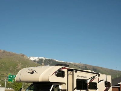 Road Trip Ready! 2021 Thor Four Winds - Sleeps 9, Miles of Memories Await!