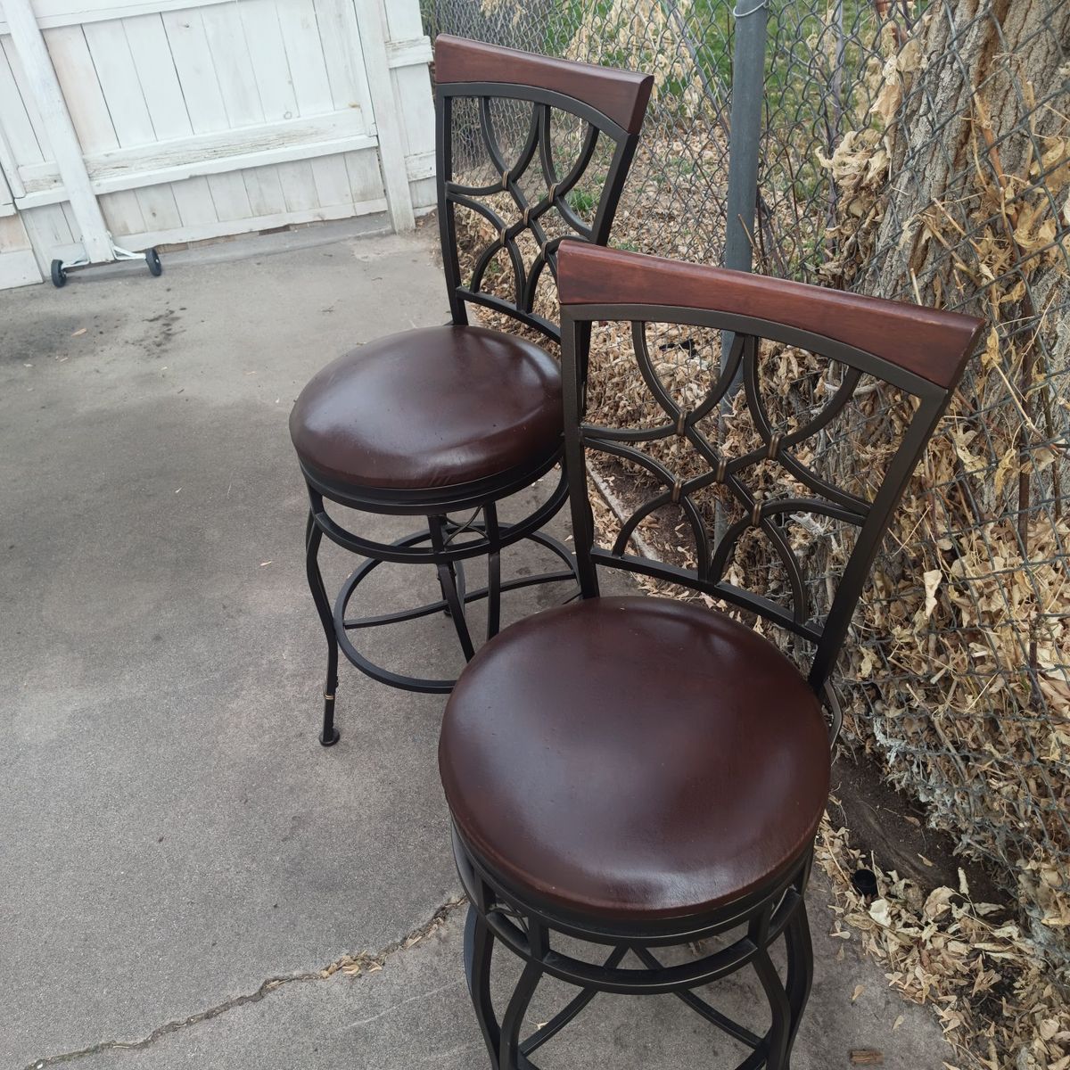2 metal frame leather seat wood finish barstools