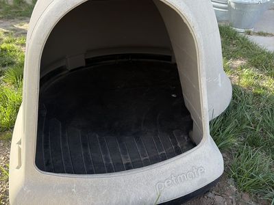 XL Dog House