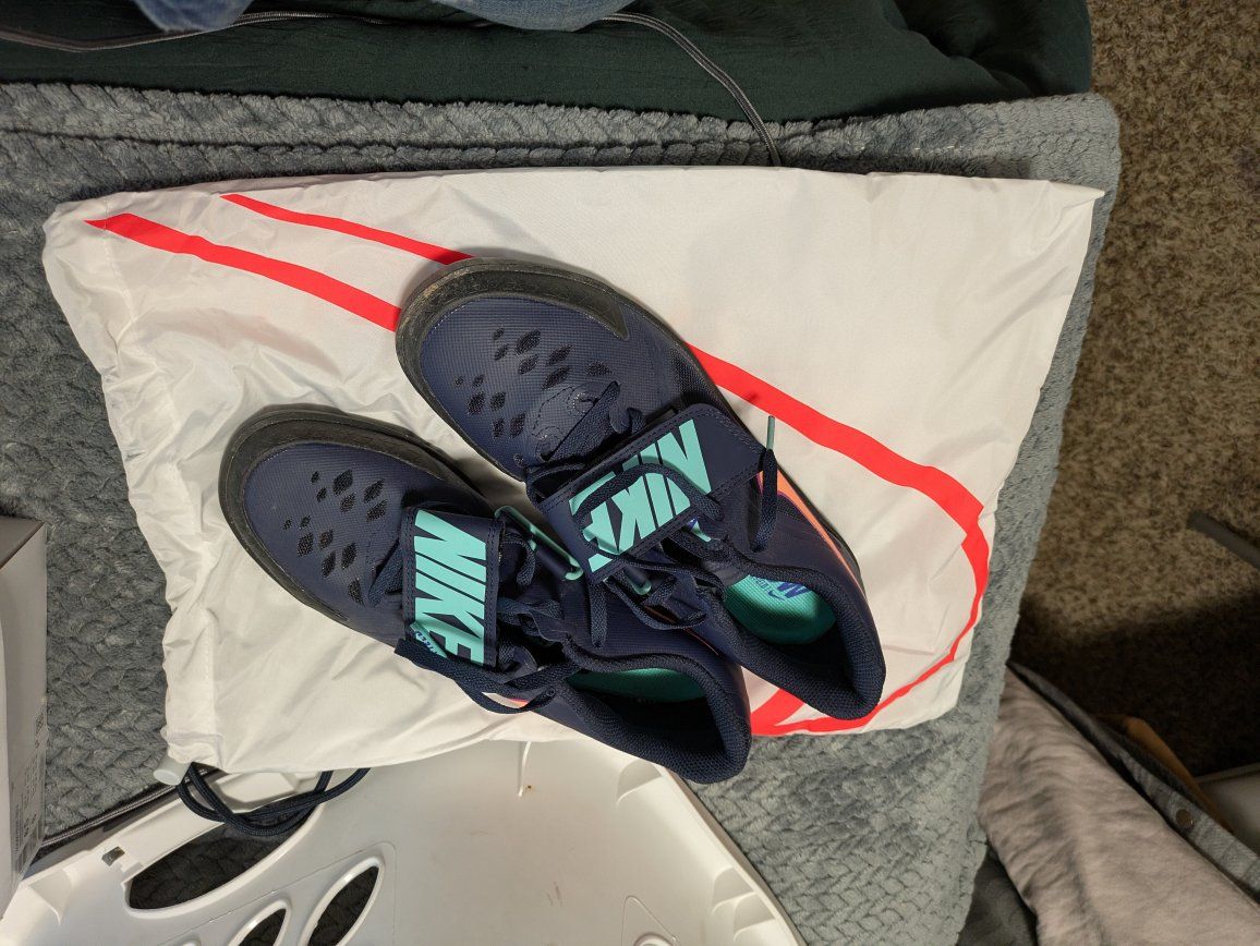 female throwing shoes