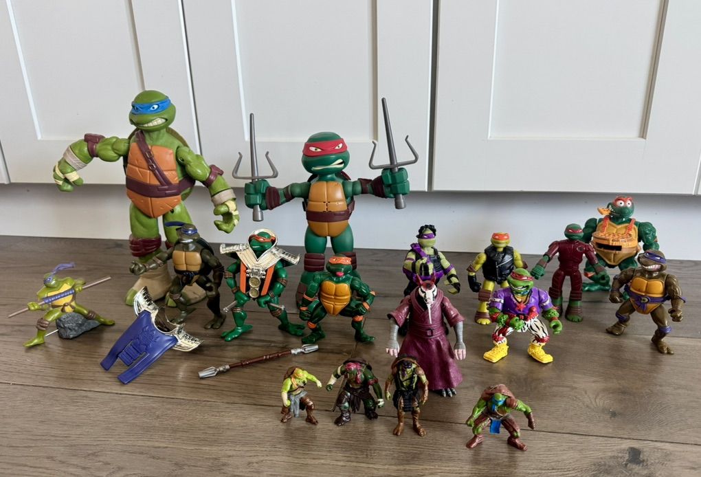 TMNT Figure Lot And Accessories