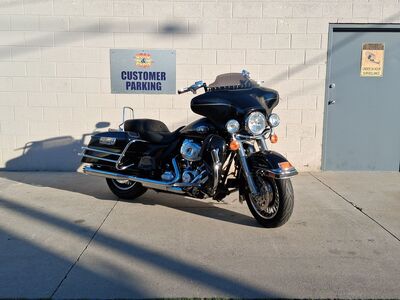 2012 Harley-Davidson Ultra Classic (FLHTCU) – Touring Luxury & 103 Power!