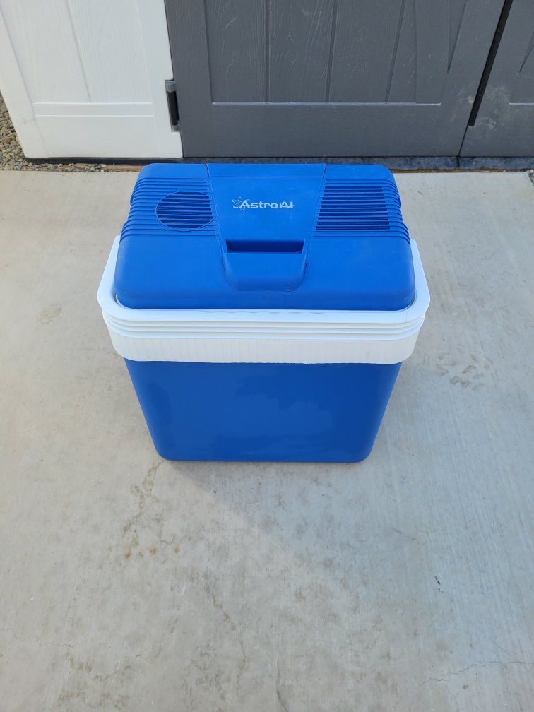 AstroAl 12V DC/110V AC 26L Portable Electric Car Cooler/Warmer Mini Fridge Blue