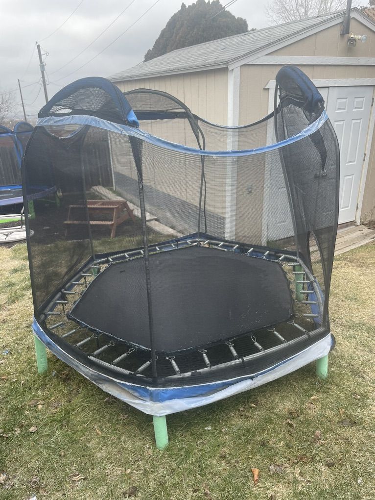 Kids Trampoline With Net