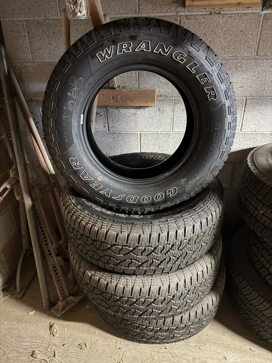 Goodyear Wrangler Territory AT 275/65R18