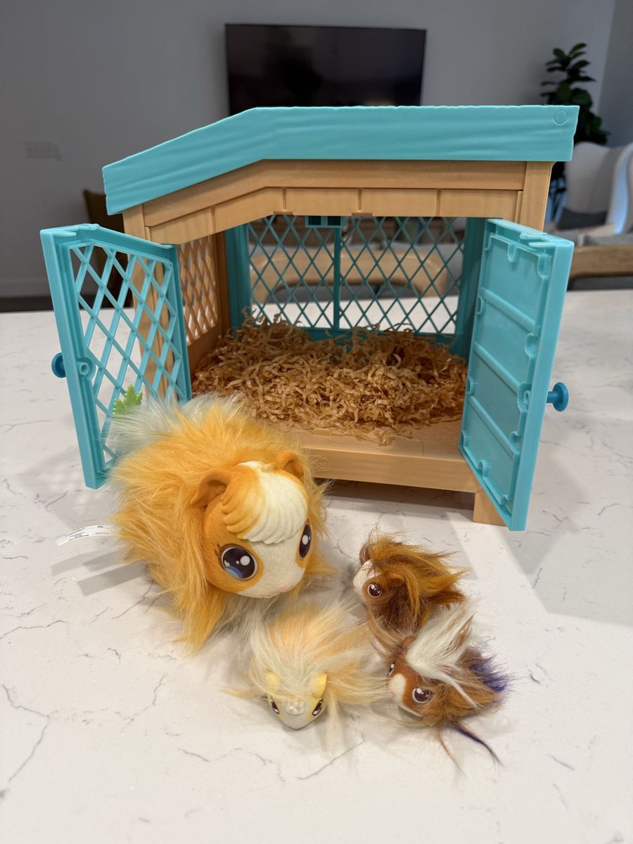 Little Live Pets Mama Guinea Pig House Playset with Babies