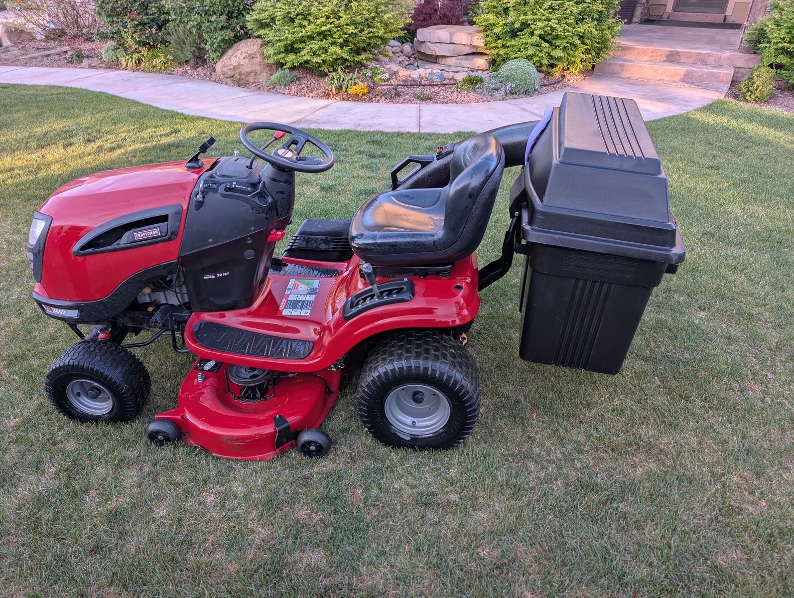 Craftsman YTS3000 Riding Lawnmower with rear bag attachment