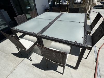 Patio dining for up to 8