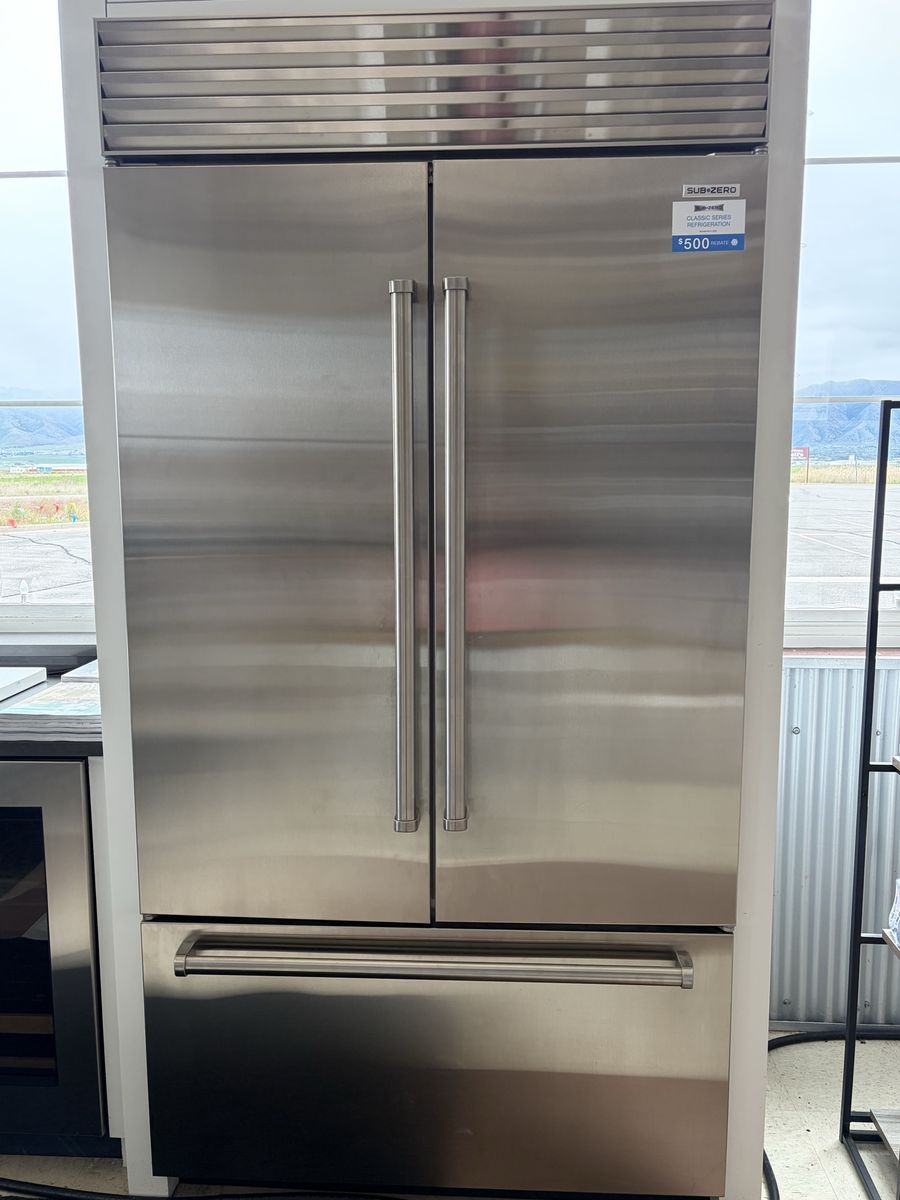 SUB ZERO 42" Classic French Door Refrigerator/Freezer with Internal Dispenser CL4250UFDID/S/P
