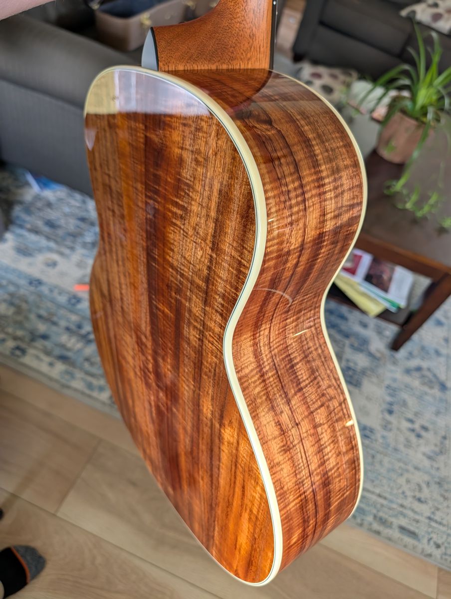 Taylor Guitar: Gold Label 814e Koa - Like New (Insane Koa)