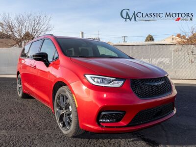 2026 Chrysler Pacifica Select