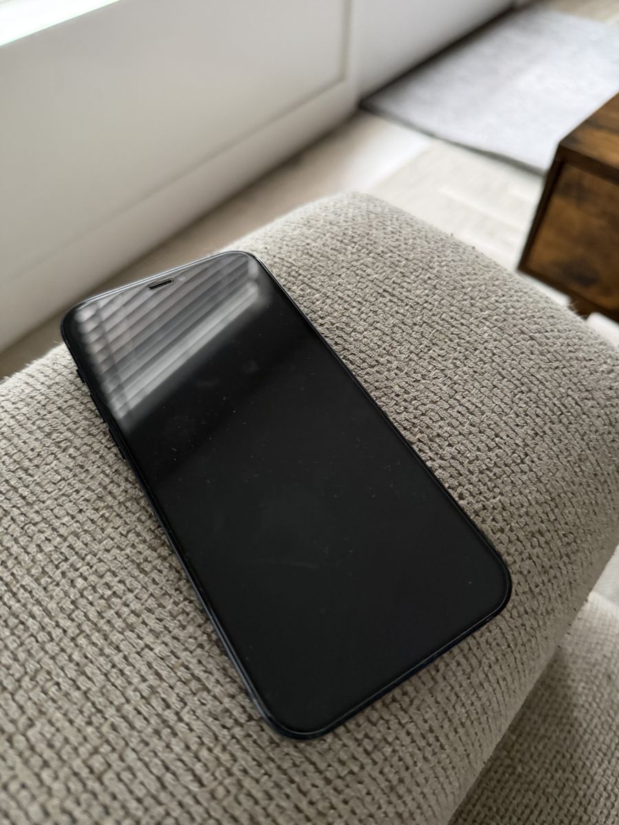 Iphnoe 12 64GB Unlocked