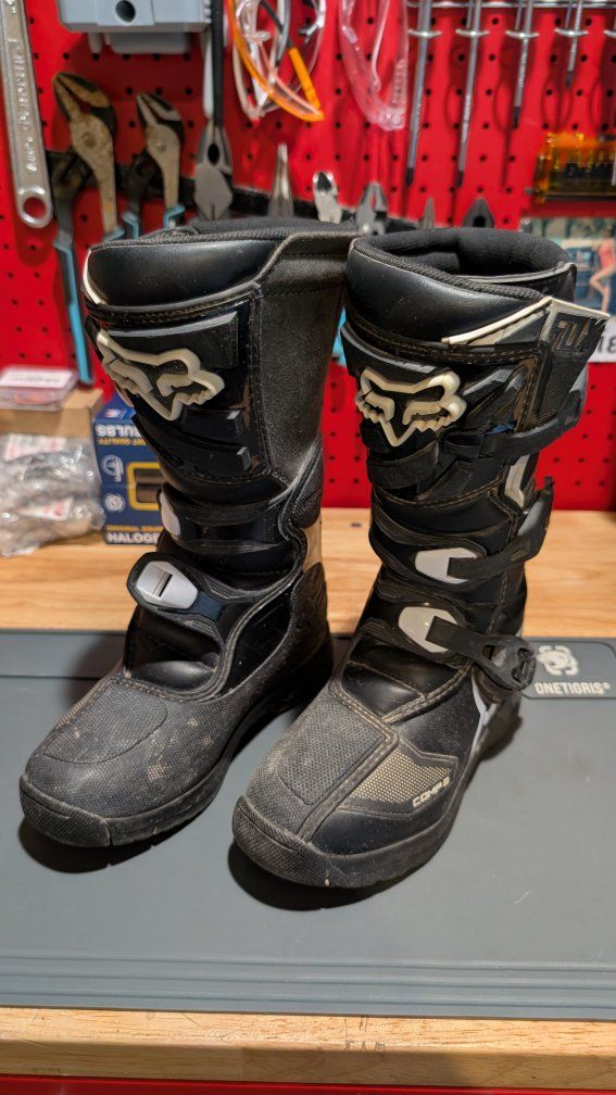 FOX Comp 3 Youth Size 3 Motocross Boots & FOX Vest