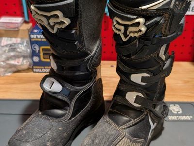 FOX Comp 3 Youth Size 3 Motocross Boots & FOX Vest