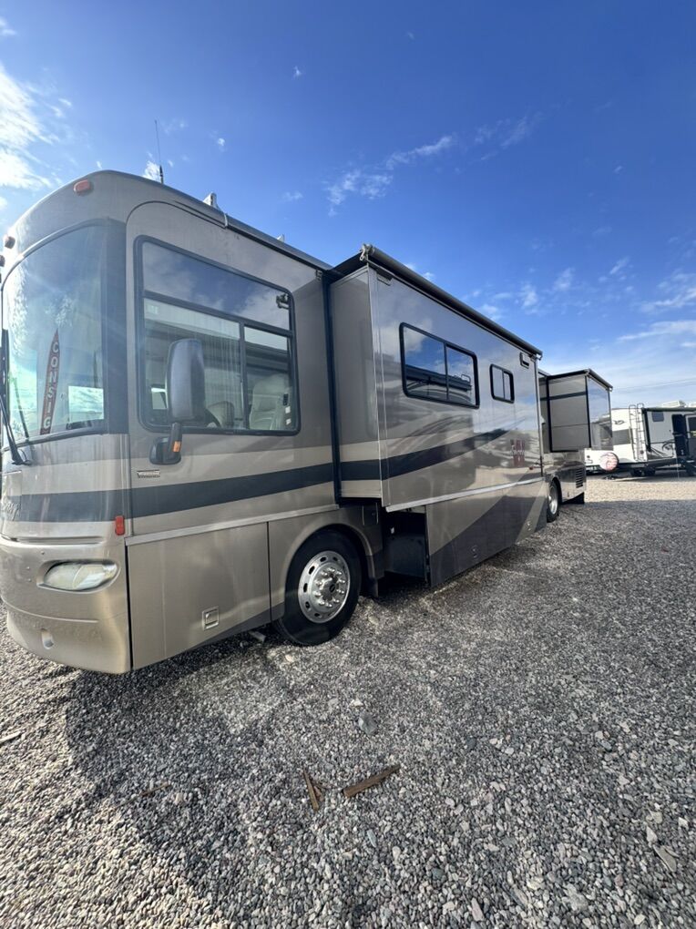 2004 Winnebago Journey 39W