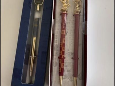 Harry Potter Collectible Pens Set - Chocolate Frog & Gryffindor