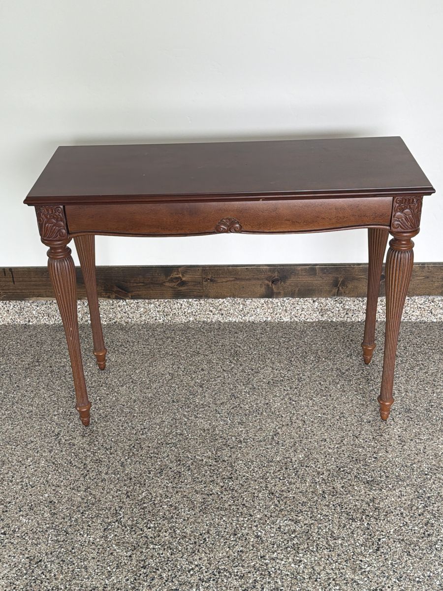 Like new table :30 h 39 1/2 long 16 wide table
