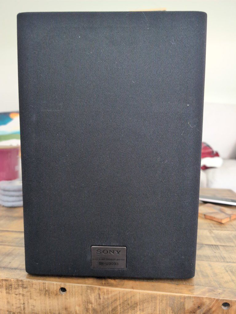 2 Sony SS-U3033 Speakers