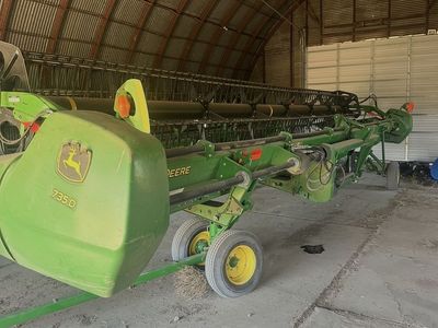 John Deere 735D Header