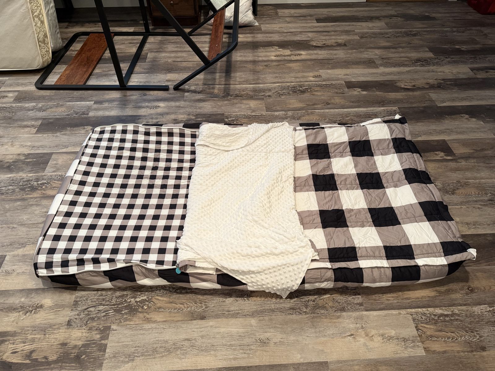 Beddy’s “checked out” twin zipper bedding