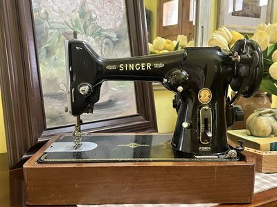Antique Singer Sewing Machine.